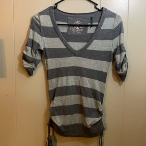 Women’s XS, V neck short sleeve sweater gray striped
